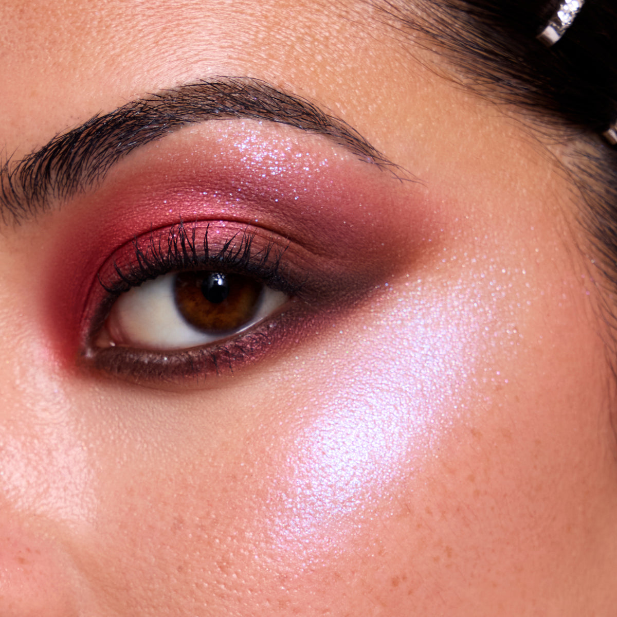 Captivating Villain Crystal Glow Bouncy Highlighter