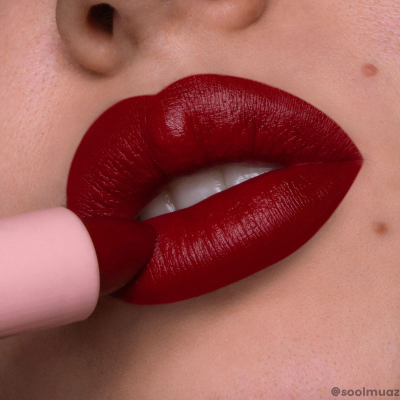 Colourpop Disney Lux Lipstick Snow White - Take a bite out of this classic true red shade 🍎